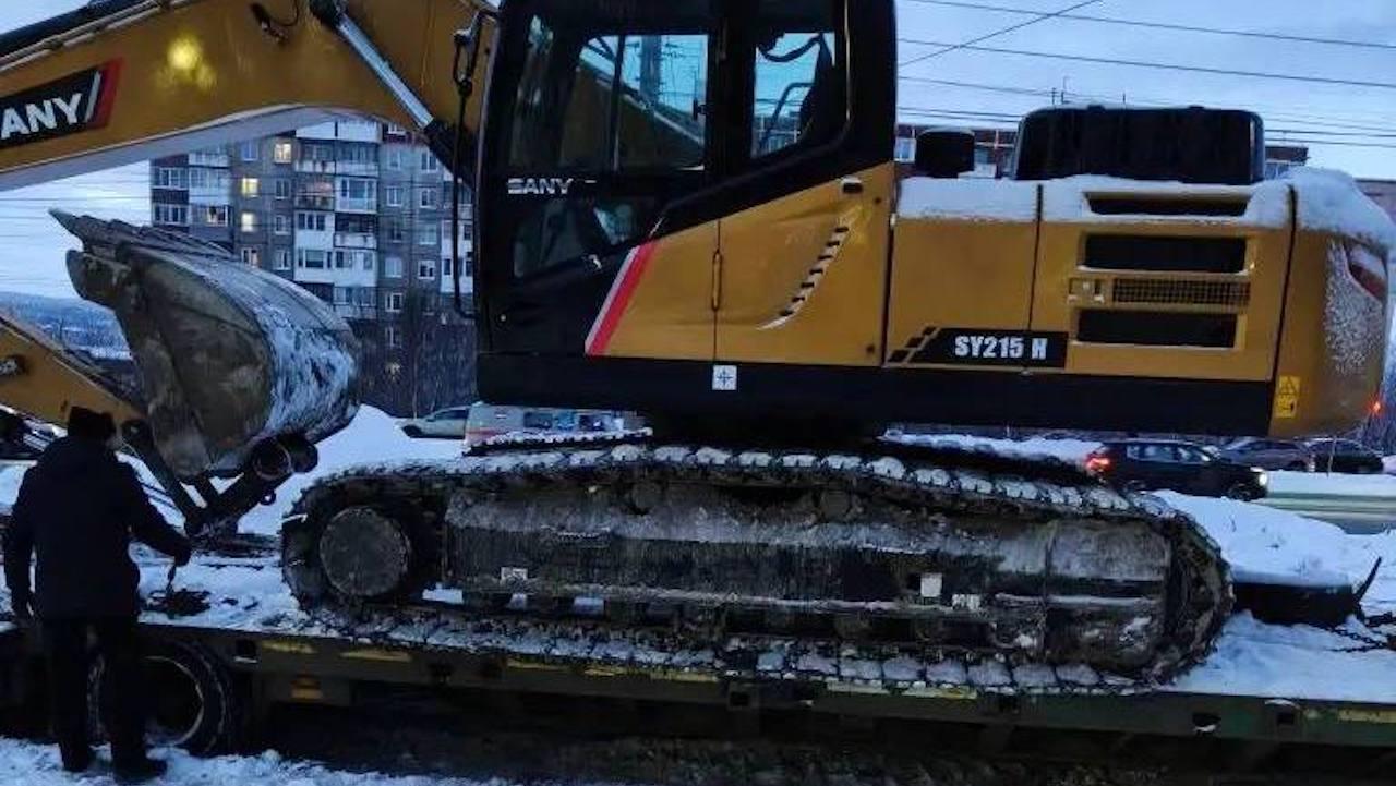 Вездеходы, кран и экскаватор доставят к месту обрушения ЛЭП в Мурманской области